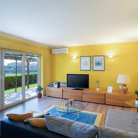 Irenne Sea View *