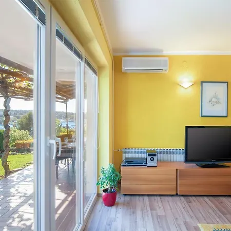 Irenne Sea View Apartment Pula