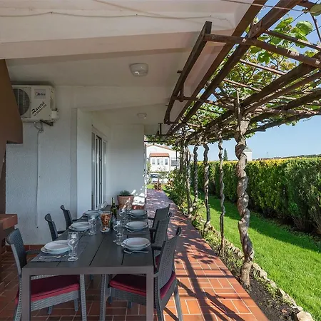 Irenne Sea View Apartment Pula
