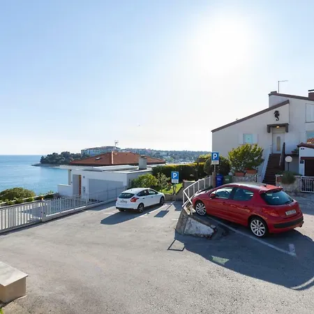 Irenne Sea View